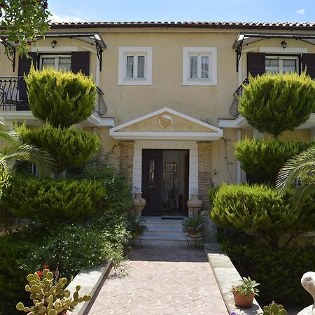 Christoforos Apartments Lurdáta Kültér fotó
